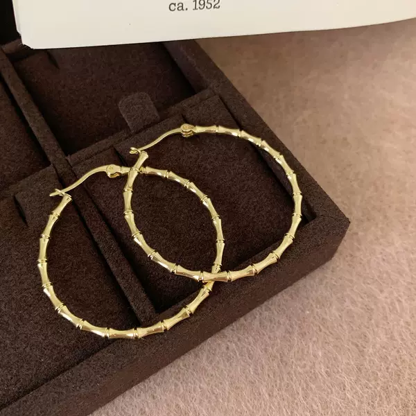 European and American style bamboo texture large hoop earrings for women, silver needle, unique design, niche, exaggerated, fashionable and elegant earrings