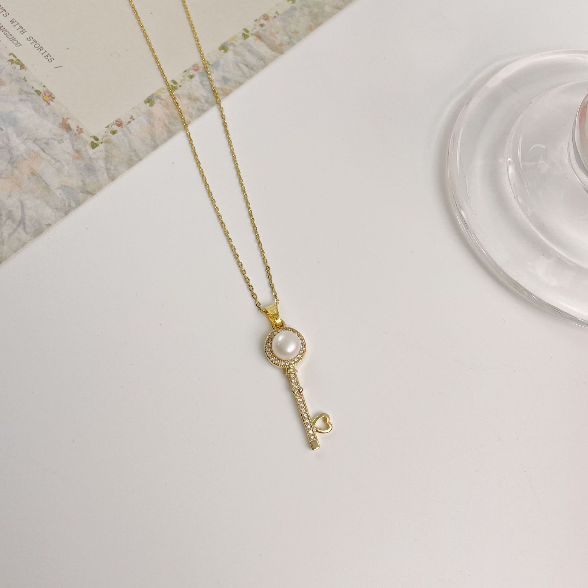 Fashion Round Rainbow Heart Shape Alloy Copper Plating Inlay Rhinestones Opal Shell Pendant Necklace