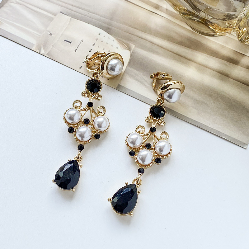 Francés estilo retro Palacio perla gota de agua Diamante Negro pendientes mosquito bobina earless clip del oído