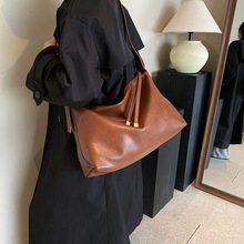 质感包包女2024秋季新款bags时尚简约复古单肩包大容量斜挎托特包