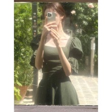 法式复古赫本风设计感方领泡泡袖连衣裙女夏季新款垂坠感收腰长裙