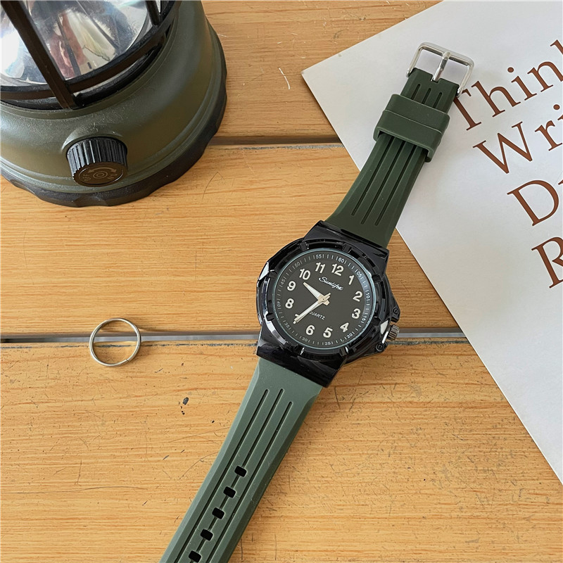 Trendy European and American Style Cool Watch for Men and Women, Summer Youth High School Student Sports Large Dial