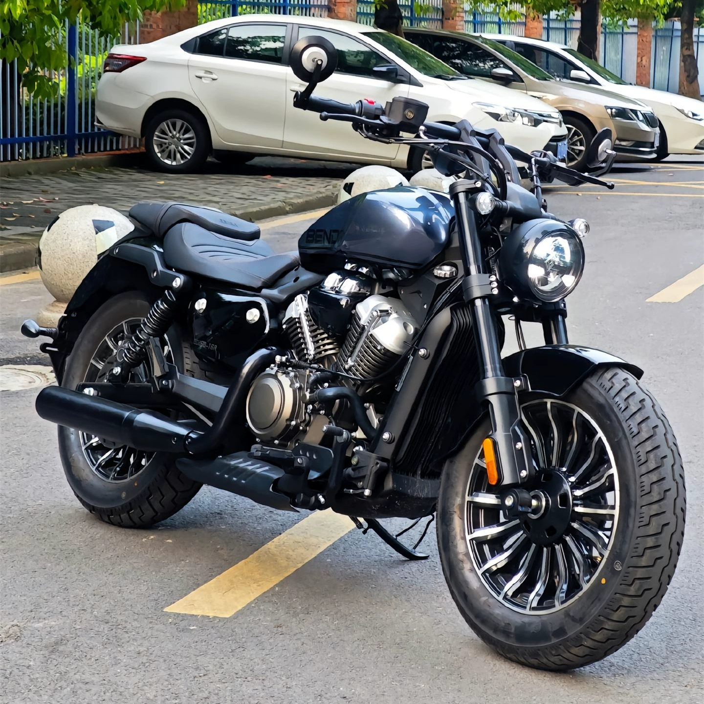 Круизёр Penta Holleystone 250 Prince V — V‑образный двухцилиндровый, с водяным охлаждением, 250 см³