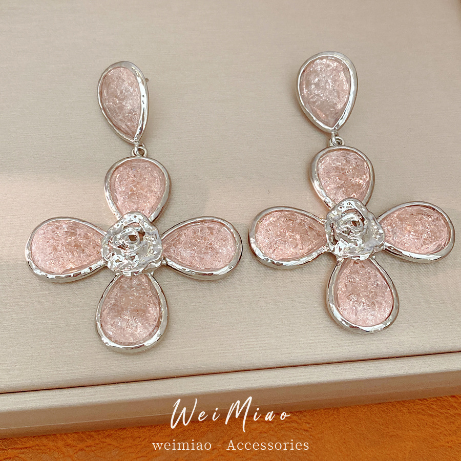 Temperamento dulce plegado flor collar de gota de agua ligero nicho collar retro nicho alta sensación conjunto de joyería