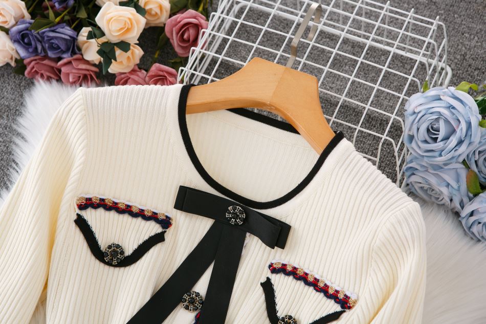 Bow-Knot Long Sleeve Knit Dress - Slim Fit Bodycon Sweater Dress For Autumn/Winter (Black/Red/Beige, S/M/L/Xl)_ecoleips.com