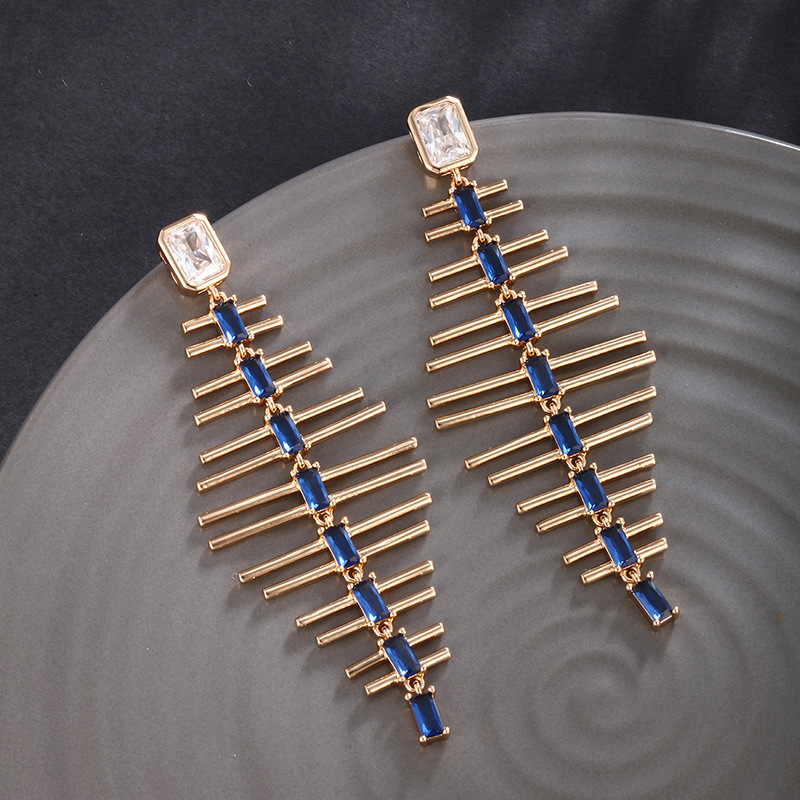 Joyas Xuping coloridas gemas artificiales personales pendientes de hueso de pez pendientes de lujo ligero de alto nivel de Europa y América nicho joyas de orejas para mujeres