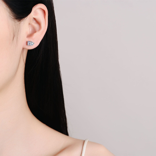 S925 sterling silver women's high-end simple PT950 gold-plated princess style niche square heart-shaped moissanite stud earrings