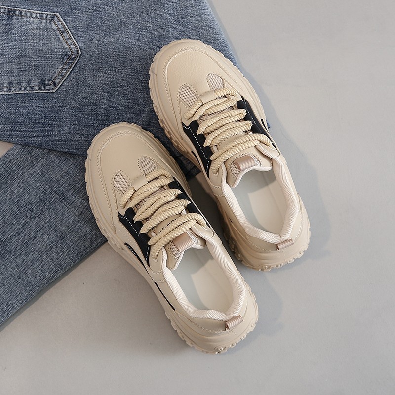 Zapatos de padre suaves universales para mujeres otoño 2025 nuevos zapatos blancos de moda zapatos casuales de suela gruesa para mujeres