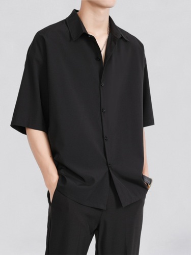 Men's Short-Sleeve Summer Ice Silk Shirt, Streetwear Trendy Casual Outerwear, Five-Point Sleeve Black Collared Shirt with a Cool and Slightly Aggressive Style