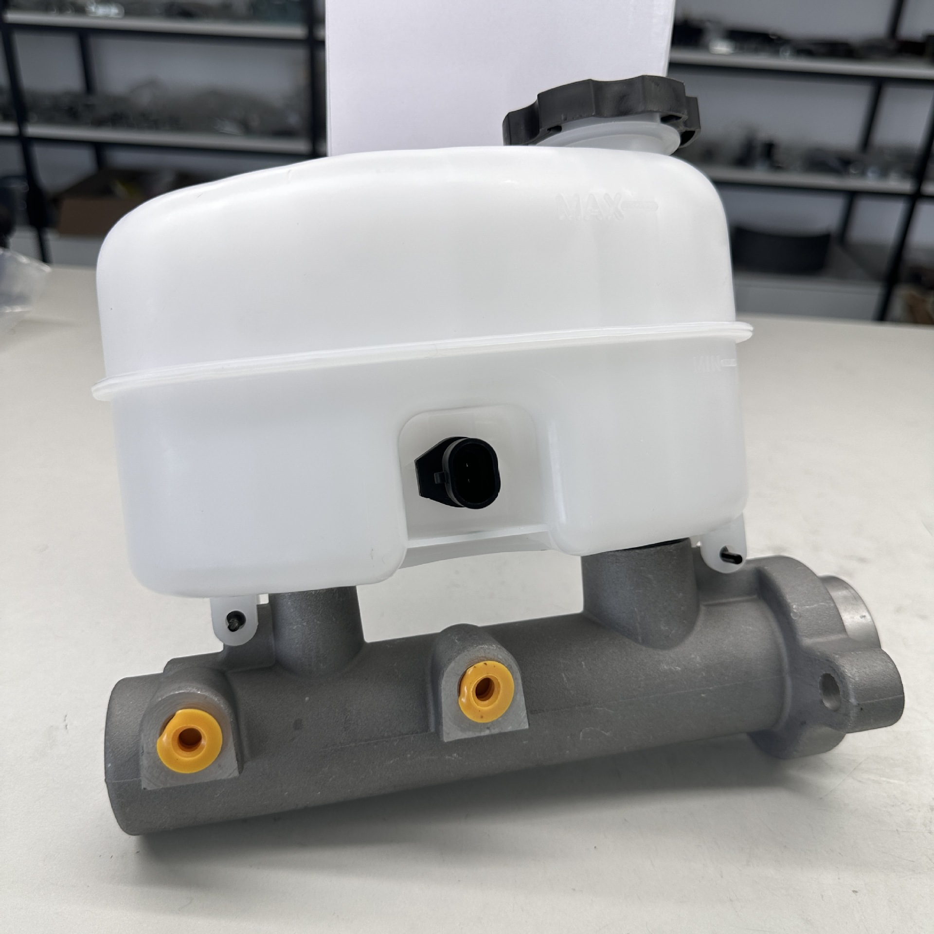 Suitable for Chevrolet Brake Master Cylinder 19209236 18047519 133100