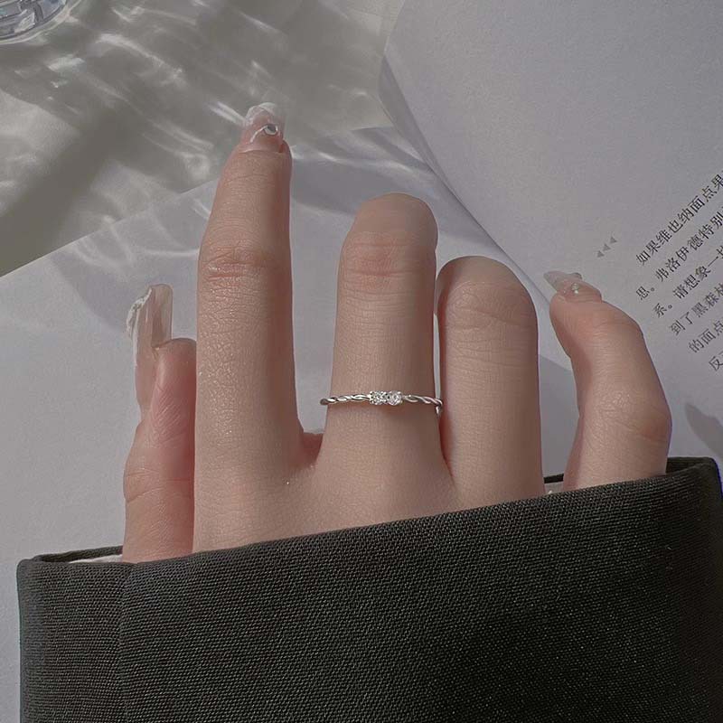 Sparkling Ring For Women, Crafted With Romance.Sleek & Comfortable, Designed To Highlight Your Charm.A Subtle Yet Stunning Piece For Dates,_voghion.com