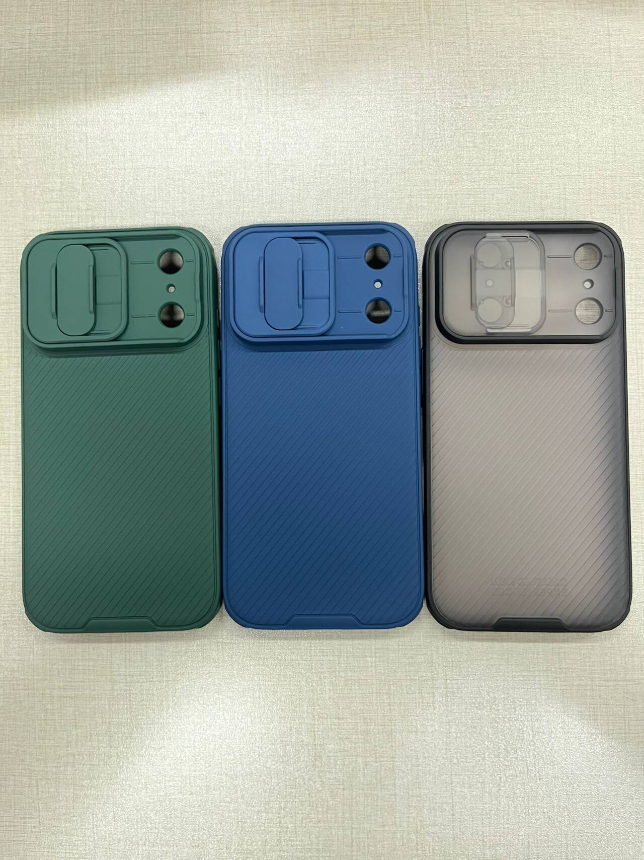 Ốp lưng Nillkin chống nhìn trộm, trượt che ống kính cho iPhone 17 Pro Max — Gương đen PRO Đen, Gương đen PRO Xanh, Gương đen PRO Titan Xám, Gương đen PRO Vàng chi tiết 17