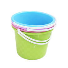 批发塑料小水桶彩色儿童沙滩桶跑江湖地摊货源应季多彩小便携圆桶