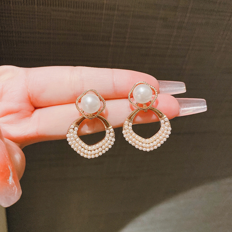 Fashionable Diamond-Shaped Earrings