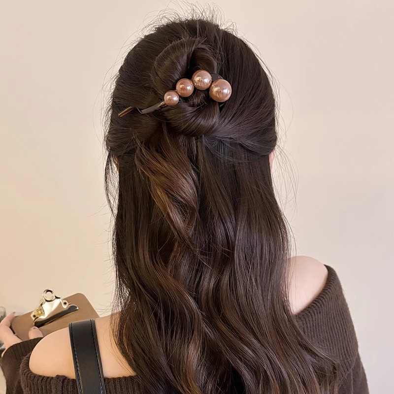 Otoño y invierno simple perla una abrazadera para el cabello torcida abrazadera para el cabello de la cabeza posterior de alta sensación abrazadera para el cabello