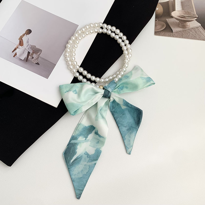 Pequeña bufandas para mujeres de verano 2025 collar de perlas retrógrado francés con bufandas de seda collar decoración clavícula variable correa