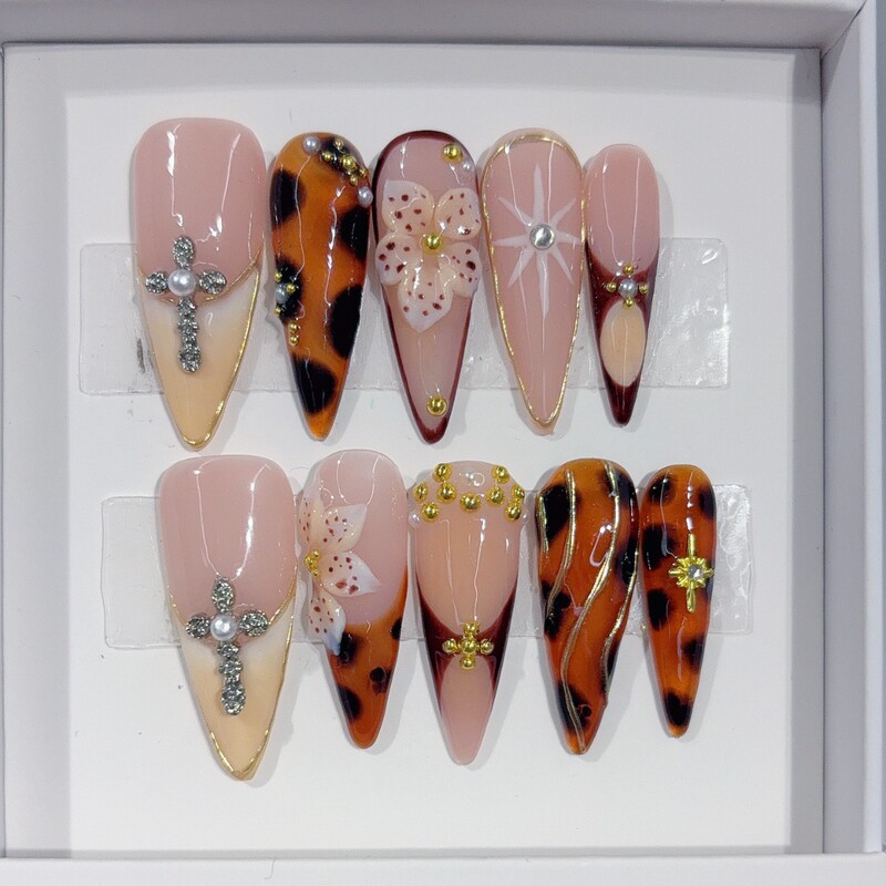 Cross-border vintage leopard print sweet and cool cross with rhinestone embellishments, three-dimensional flowers with gold trim, nude pointed handmade finished nail art Cross-border vintage leopard print sweet and cool cross with rhinestone embellishments, three-dimensional flowers with gold trim, nude pointed handmade finished nail art