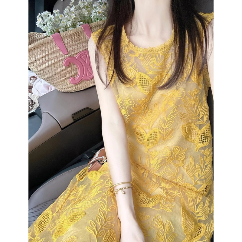 Váy liền không tay màu vàng Dopamine kiểu Pháp cao cấp, phong cách kỳ nghỉ biển — Váy liền hai dây chi tiết 1