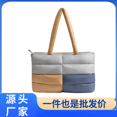 2025新款小众设计方格柔软羽绒服手提包充棉枕头包百搭单肩腋下包