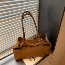 秋季麂皮绒绒腋下包包女新款小众复古手提托特包大容量通勤单肩包