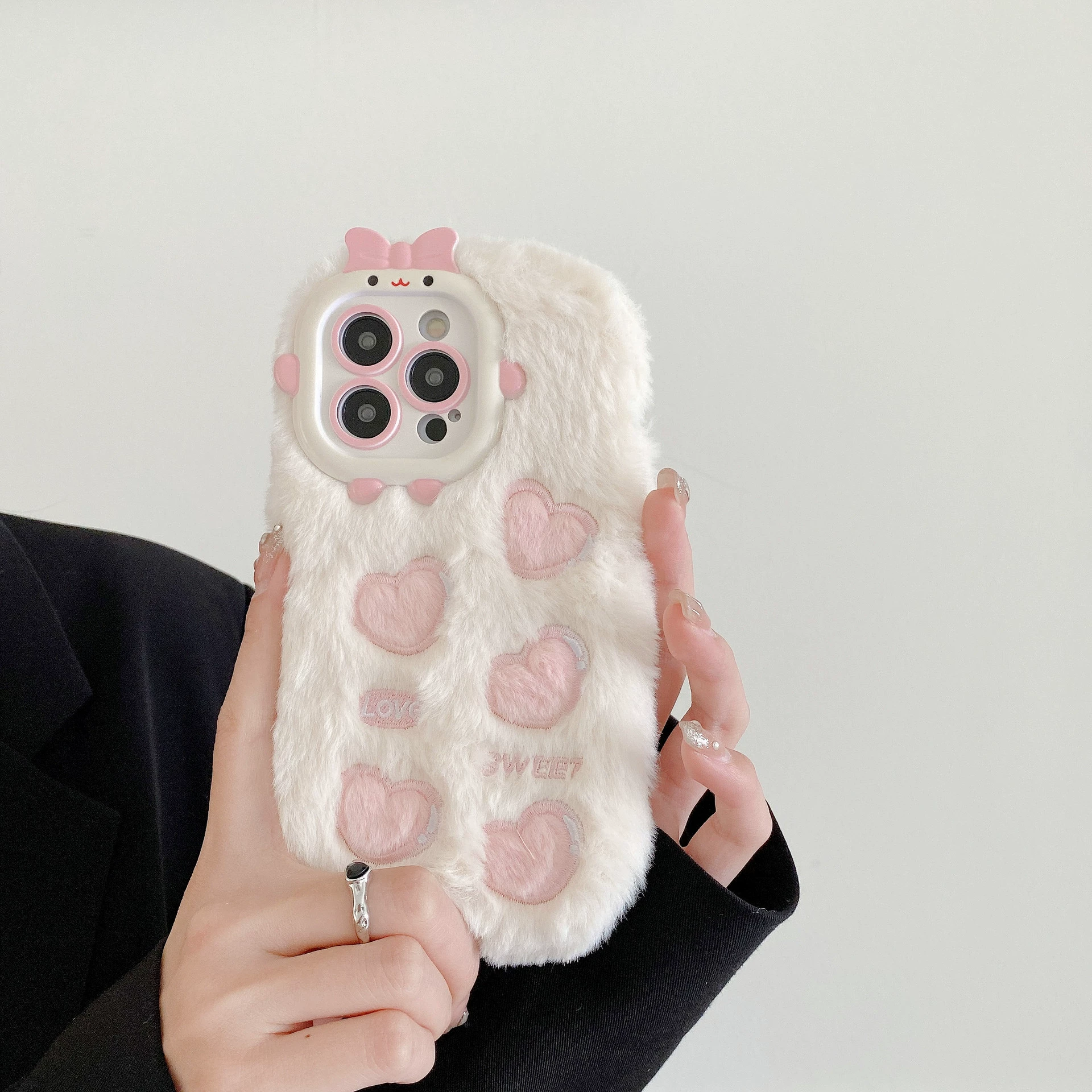 Чехол для телефона (Apple iPhone 14) плюшевый TPU с вышивкой сердце, защитный чехол на demi‑season