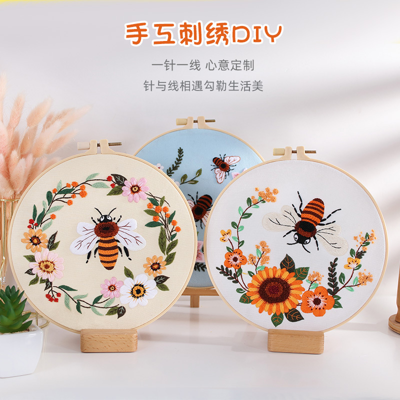 DIY paquete de material de bordado manual de abejas flores coronas de flores europeas transfronterizas Inglés original nuevo