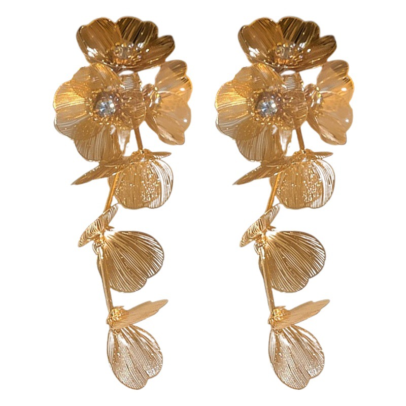 Aguja de plata de la moda de la flor del diamante pendientes largos de la borla de la personalidad europea y americana pendientes de diseño exagerado pendientes de temperamento de la industria pesada