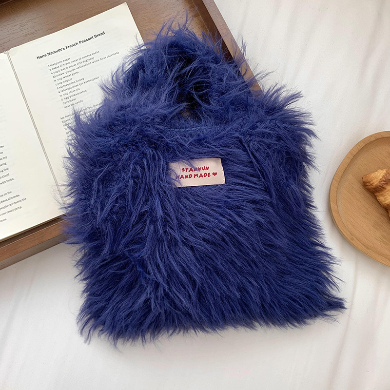 Bolso de mano mujer 2025 nuevo color caramelo nicho de diseño de gran capacidad de transporte de peluche bolso de brazo al por mayor