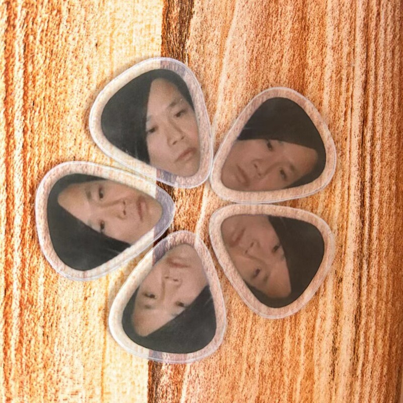 Tao Yi peripheral tnt guitar pick necklace pendant acrylic piece star peripheral gift