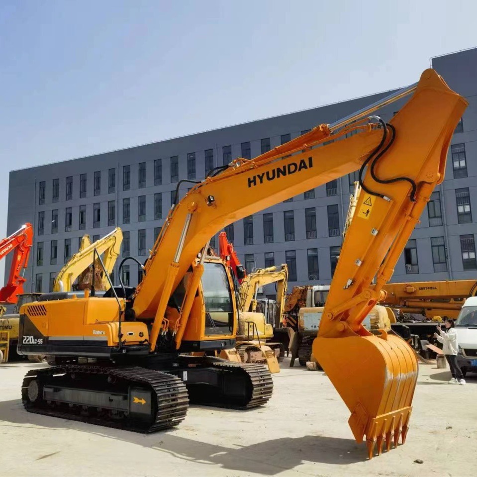 Excavadora de exportación de 20 toneladas, despacho de aduanas Komatsu 200 SanY205 Carter320 excavadora moderna 225