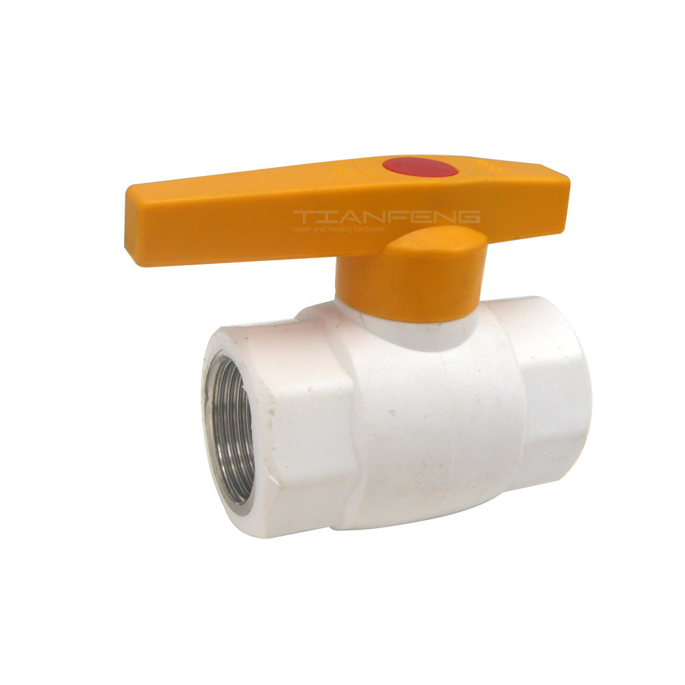Válvula de tubería de agua de plástico PVC válvula de bola de acero de alambre interno PPR válvula de válvula de agua de PVC conector de interruptor de válvula de agua de 4 puntos 6 puntos accesorios de tubería de agua