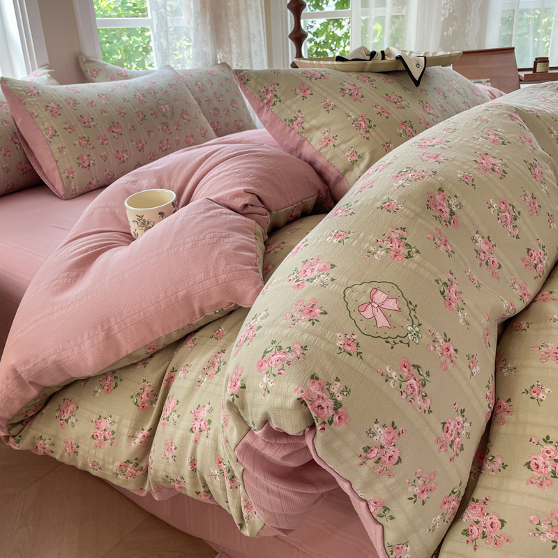 Personalizado en fábrica, sábanas de algodón de algodón de clase A, juego de cuatro piezas, cama de dormitorio de estudiantes floral, juego de tres piezas, funda de edredón, sábana