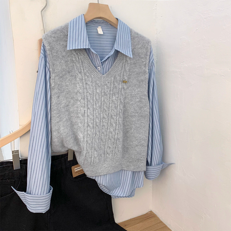 College Style Gray Twist V-Neck Knitted Vest for Women Spring and Autum Petite Shirt Layered Sweater 2025 New Style