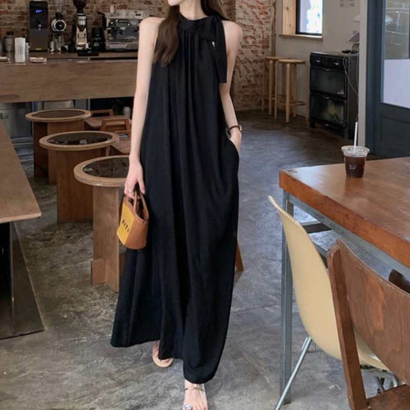 Travel Style Solid Color Off-Shoulder Pleated Tank Dress for Women, New Summer Style with Elegant Tie Design and Bell-Shaped Long Skirt