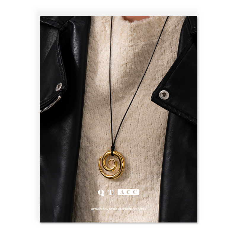 Europa y América transfronterizos círculo de acero inoxidable remolino collar de cuerda de titanio simple versátil otoño y invierno nueva cadena de suéter de acero de titanio image 3