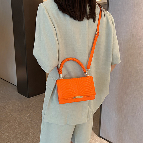 Personalized trendy textured handbag for women  new fashion simple crimped rhombus pattern single shoulder crossbody small square bag