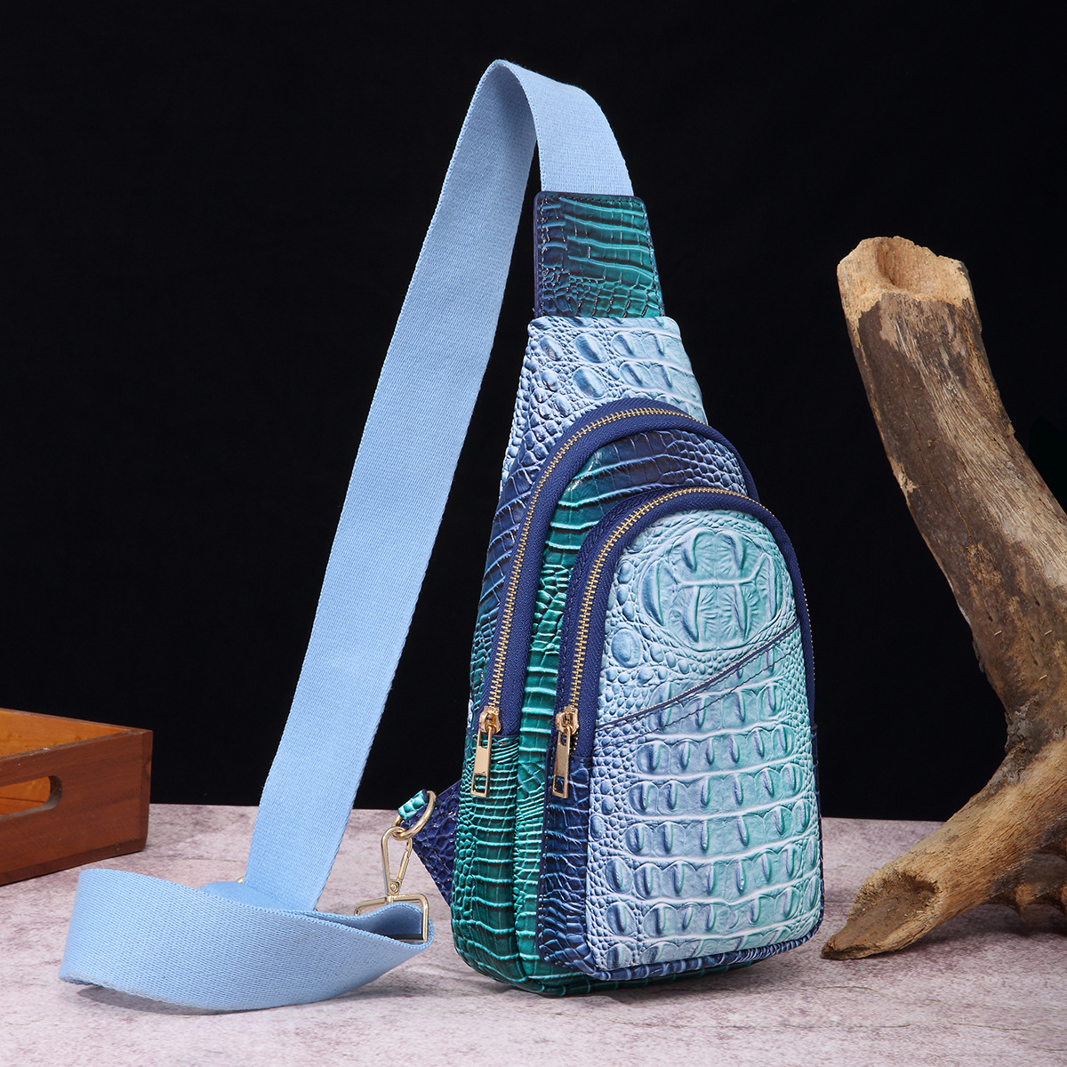 Retro Women's Chest Bag With Crocodile Pattern And Wide Strap_voghion.com