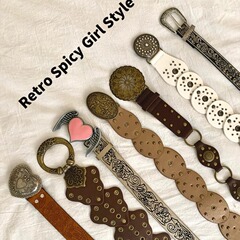 リベットのベルトの女性の韓国版のカジュアルな百合のジーパンの装飾の個性の高級感のパンクは腰を収めてやせているベルトを現します。