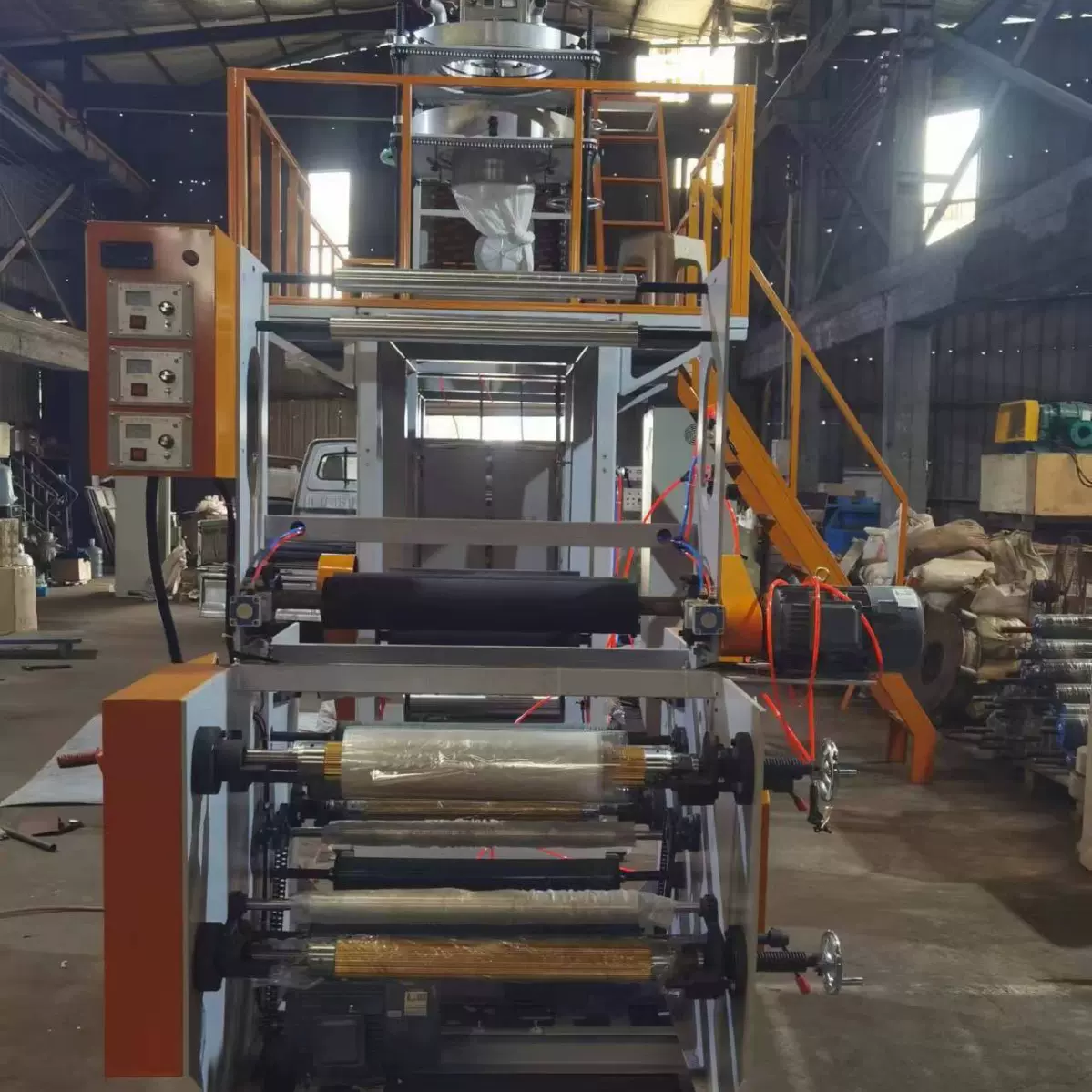 大量供应 下吹水冷PP吹膜机 900mm旋转膜头PP吹膜机 双收卷吹膜机