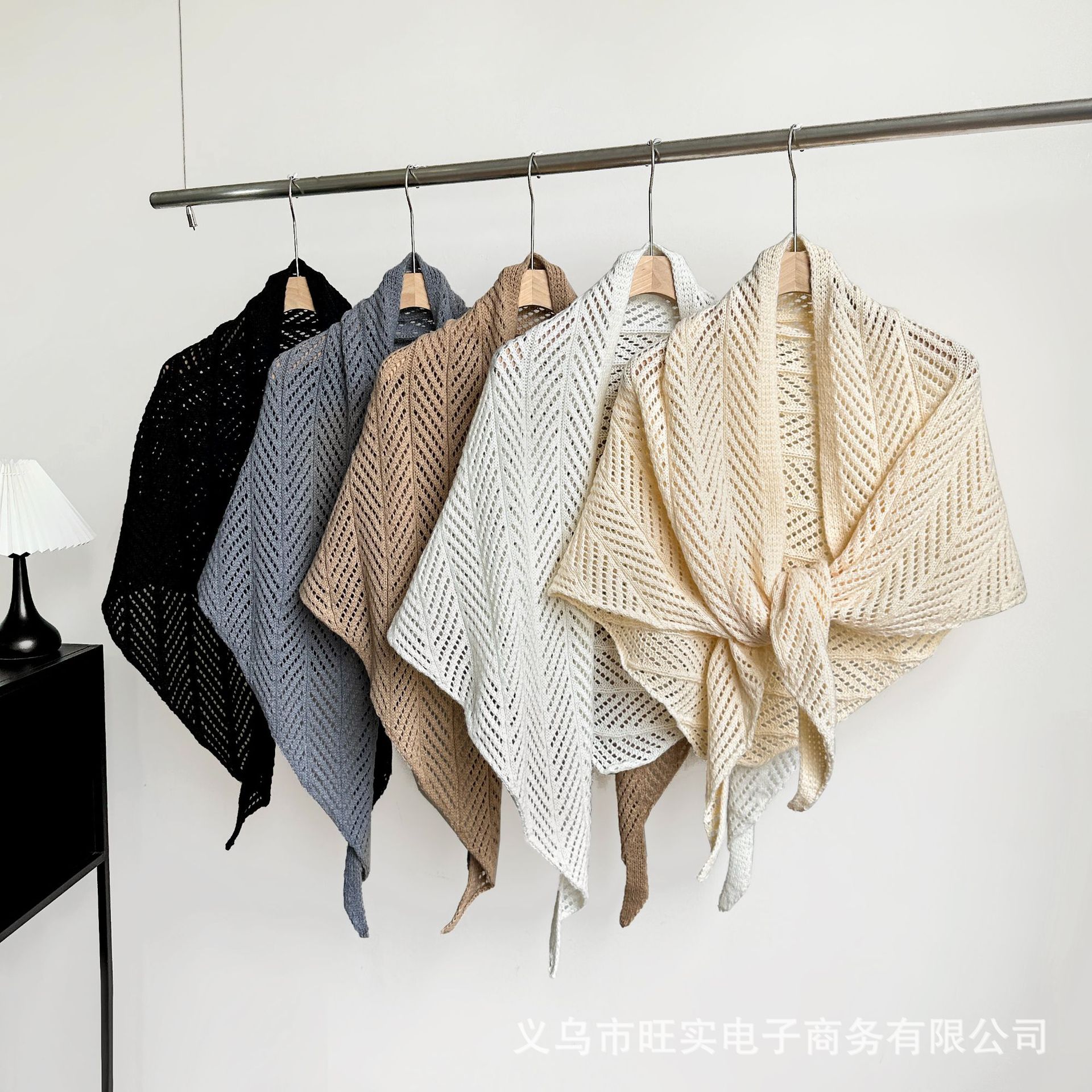 高级感镂空三角巾披肩女 空调房外搭开衫围巾裙子外搭小开衫批发