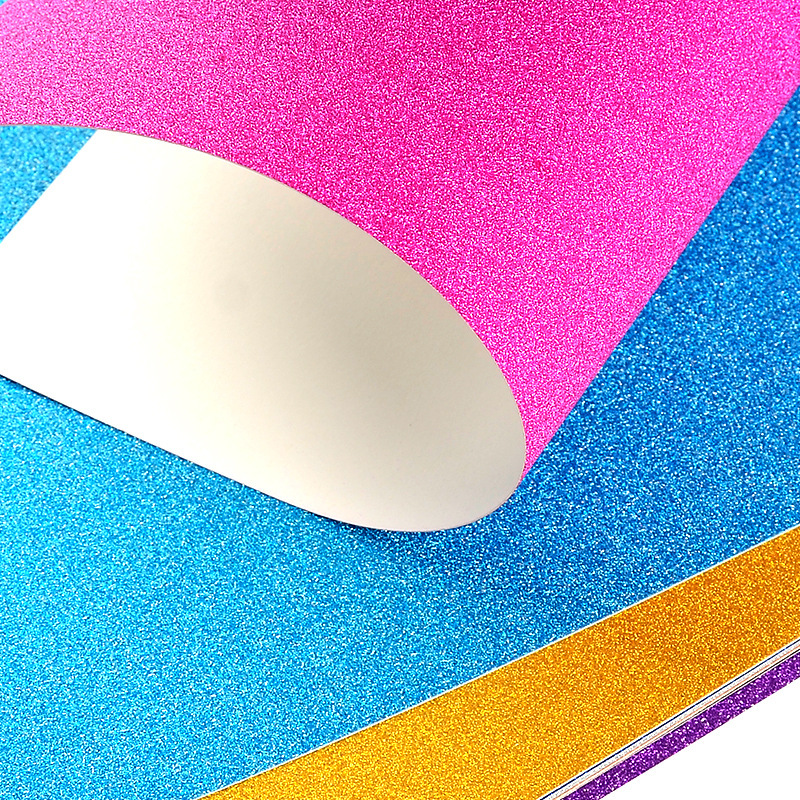 Venta al por mayor sin polvo de cartón flash polvo brillante A4 brillo cartón espalda con pegamento de los niños de papel cortado a mano corte de papel A4
