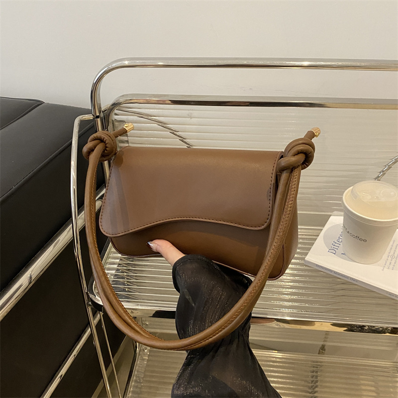 2024 nueva moda con hebilla magnética, bolso cuadrado pequeño, bolso de hombro de textura literaria de moda, bolso de mensajero de moda minimal