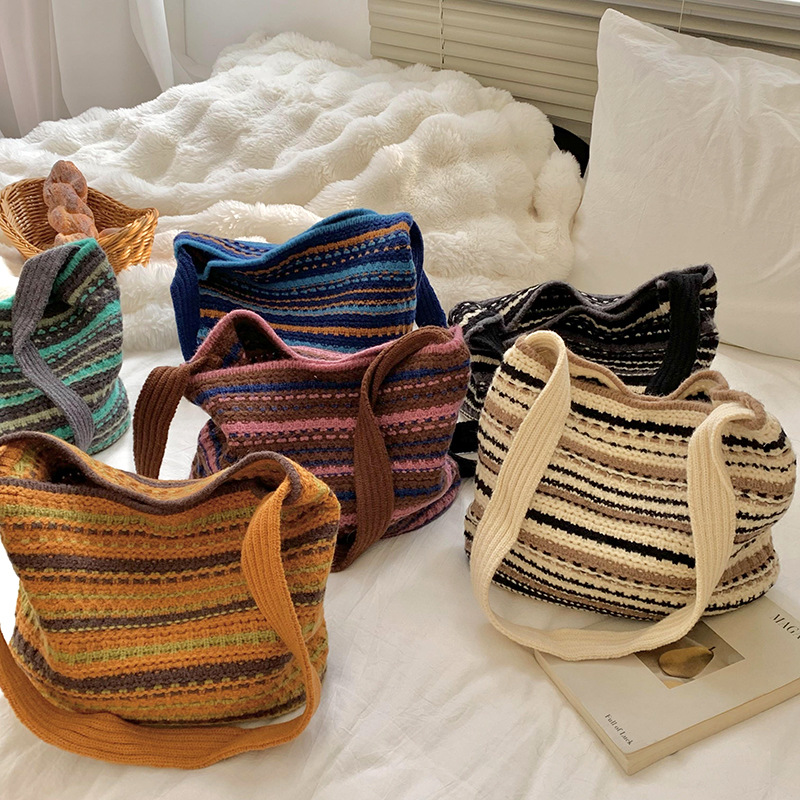 Bolsa de hombro de punto otoño y invierno nueva línea de color de contraste de gran capacidad bolsa de cartero bolsa de cabello perezosa bolsa de mochila