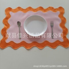 国境を越えて人気のあるヨーロッパスタイルのパッチ刺繍プレースマット、長方形テーブルランナー、コースター、断熱マット、工場卸売