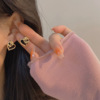Retro advanced earrings, light luxury style, high-quality style, bright catchy style, 2023 collection