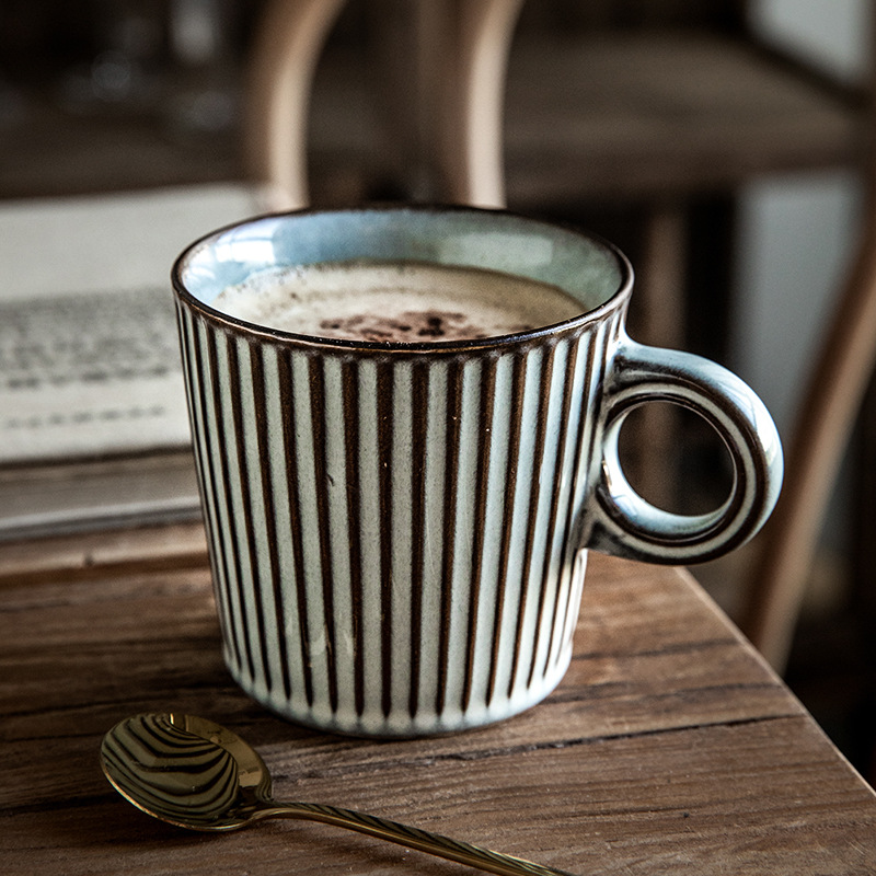 Taza rayada realzada vintage transfronteriza Taza de cerámica vintage taza de café con leche taza de café 300ml taza de esmalte de horno
