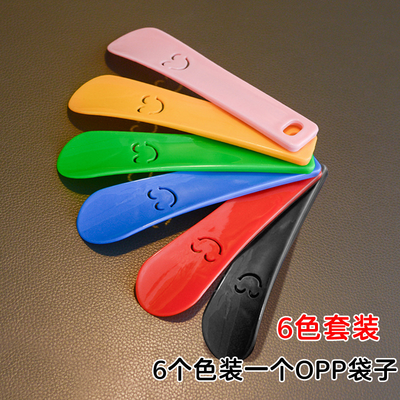 現物の卸売り靴は靴を抜いて靴を引き出します。|undefined