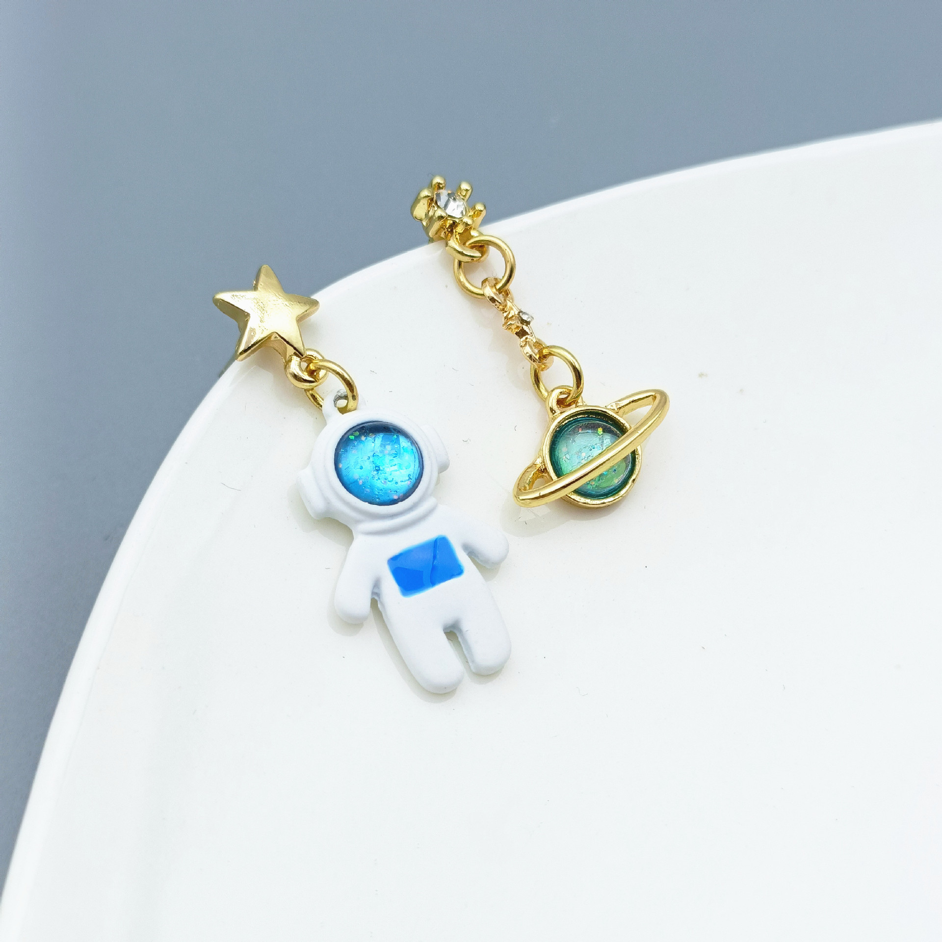 All Seasons Season 1 Pair Fashion Astronaut Star Plating Alloy Drop Earrings Ear Studs