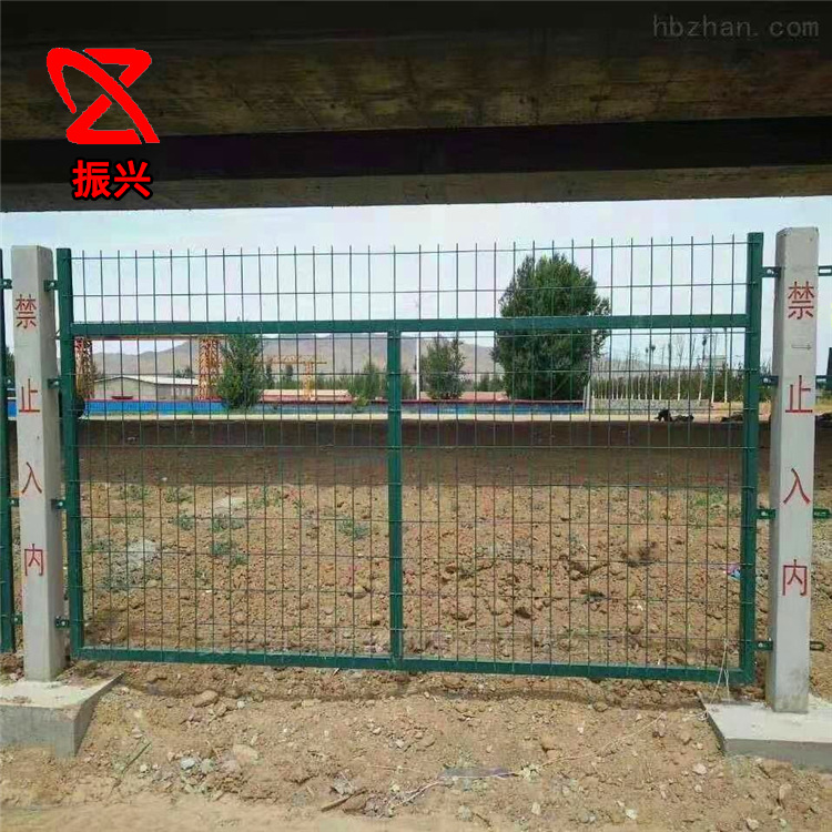 铁路护栏网厂家供应墨绿色8001铁路护栏防护隔离栅高铁围栏网