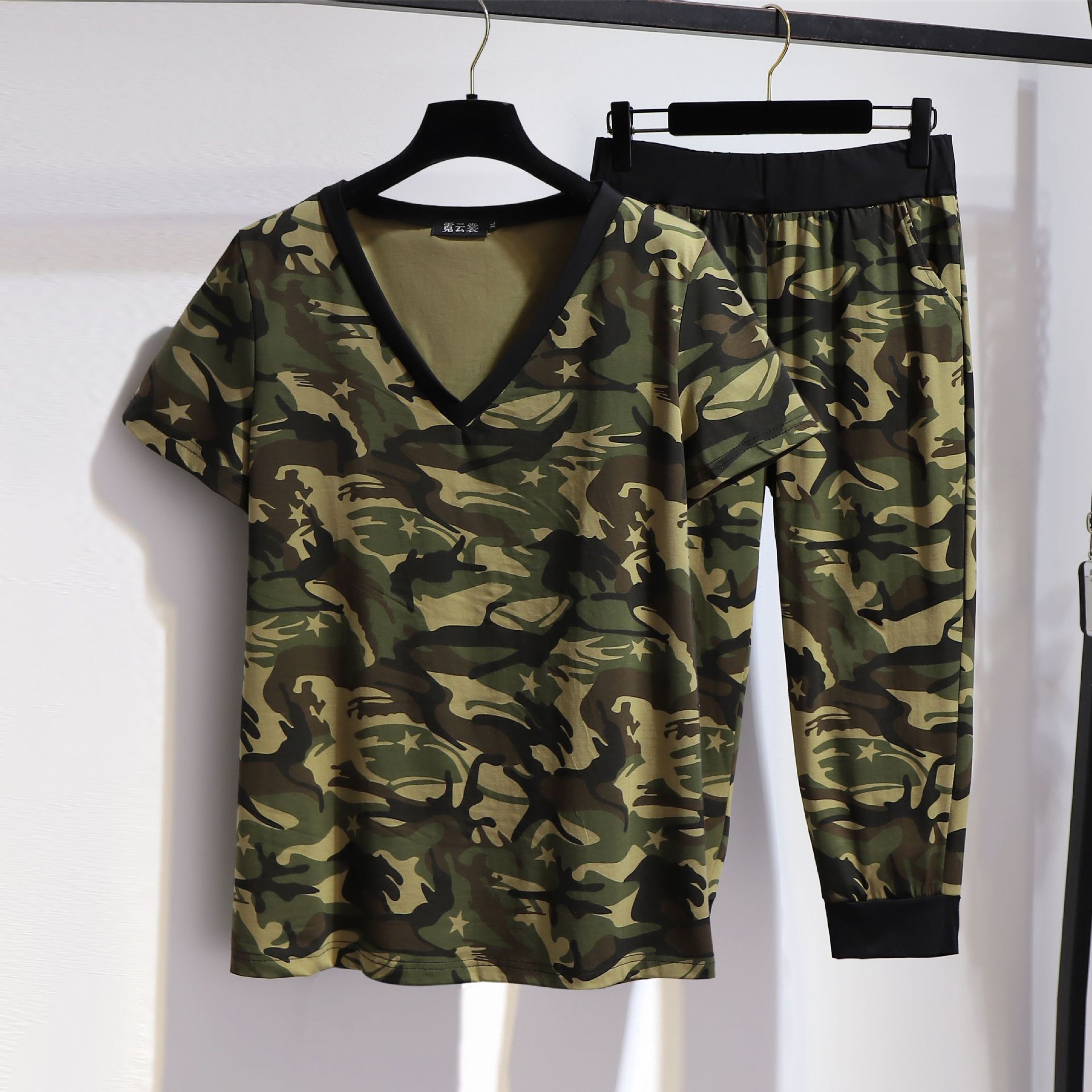 2021春夏新款迷彩v领短袖T恤+七分裤显瘦宽松哈伦裤大码胖mm套装